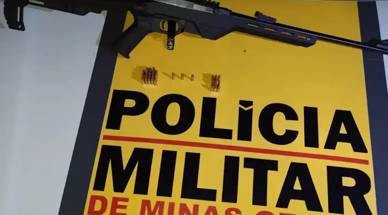 Homem de 66 anos é preso com rifle e munições em Juiz de Fora