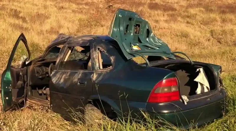 Carro despenca em ribanceira de 200 metros e idoso de 72 anos morre na queda