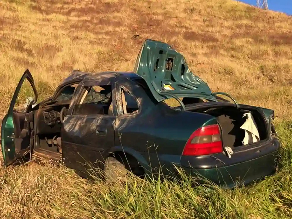 Carro despenca em ribanceira de 200 metros e idoso de 72 anos morre na queda