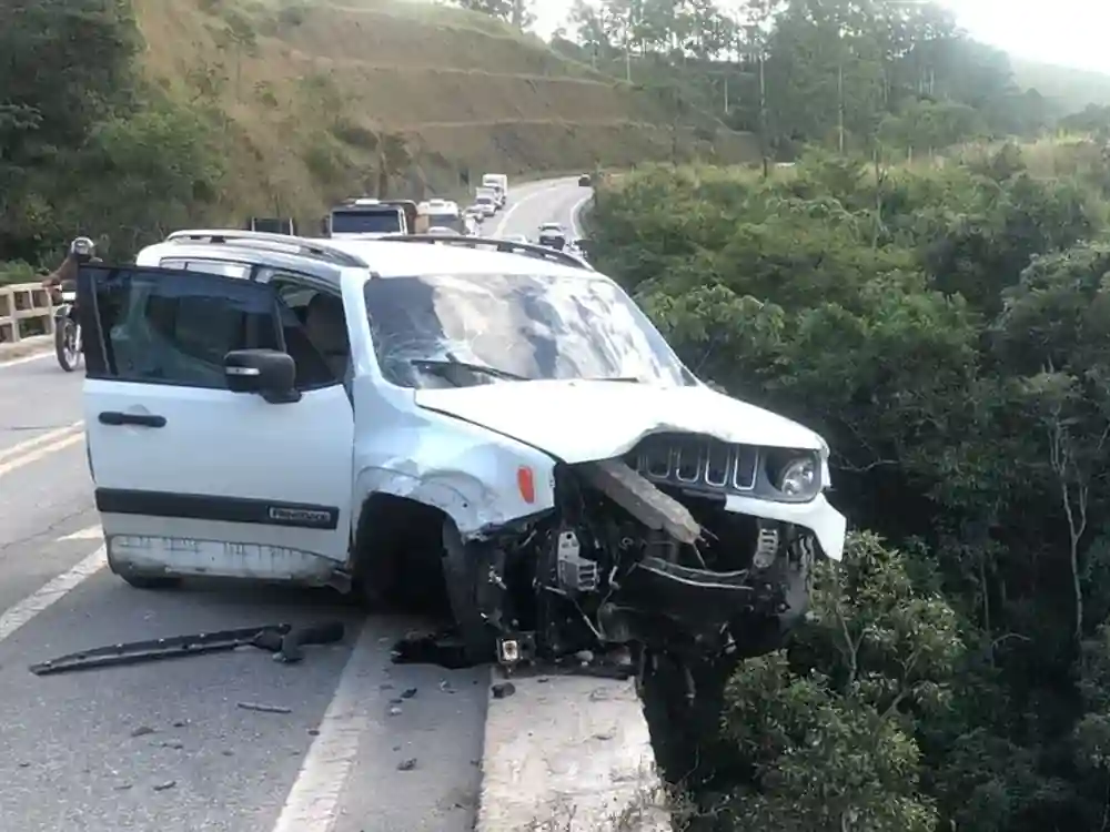 Família quase despenca de ponte ao desviar de buraco na BR-265