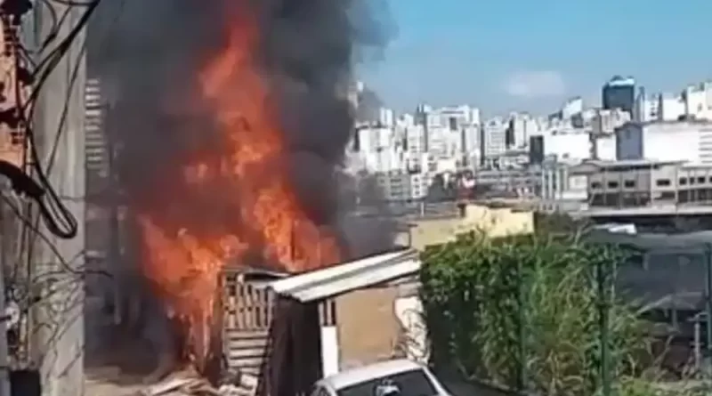 Incêndio de grandes proporções mobiliza Bombeiros no bairro Ladeira, em JF