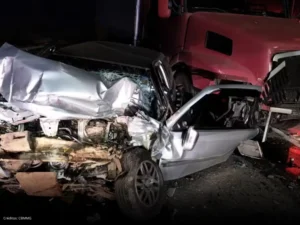 Tragédia na BR-116: colisão frontal entre carro e caminhão mata duas pessoas em Miradouro