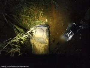 Carro despenca de ponte em Muriaé e mata motorista de 66 anos
