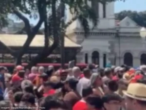 Extrema esquerda vai às ruas de JF contra a anistia dos presos políticos de 8 de janeiro